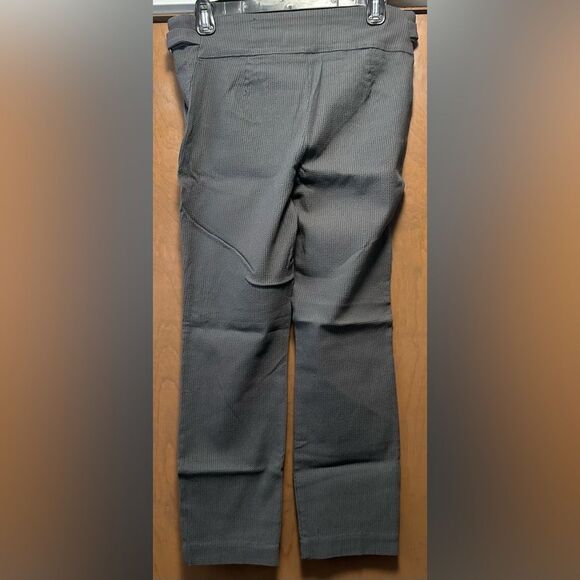 Maurices Crop Pants Medium Grey Textured (159) - Picture 3 of 5
